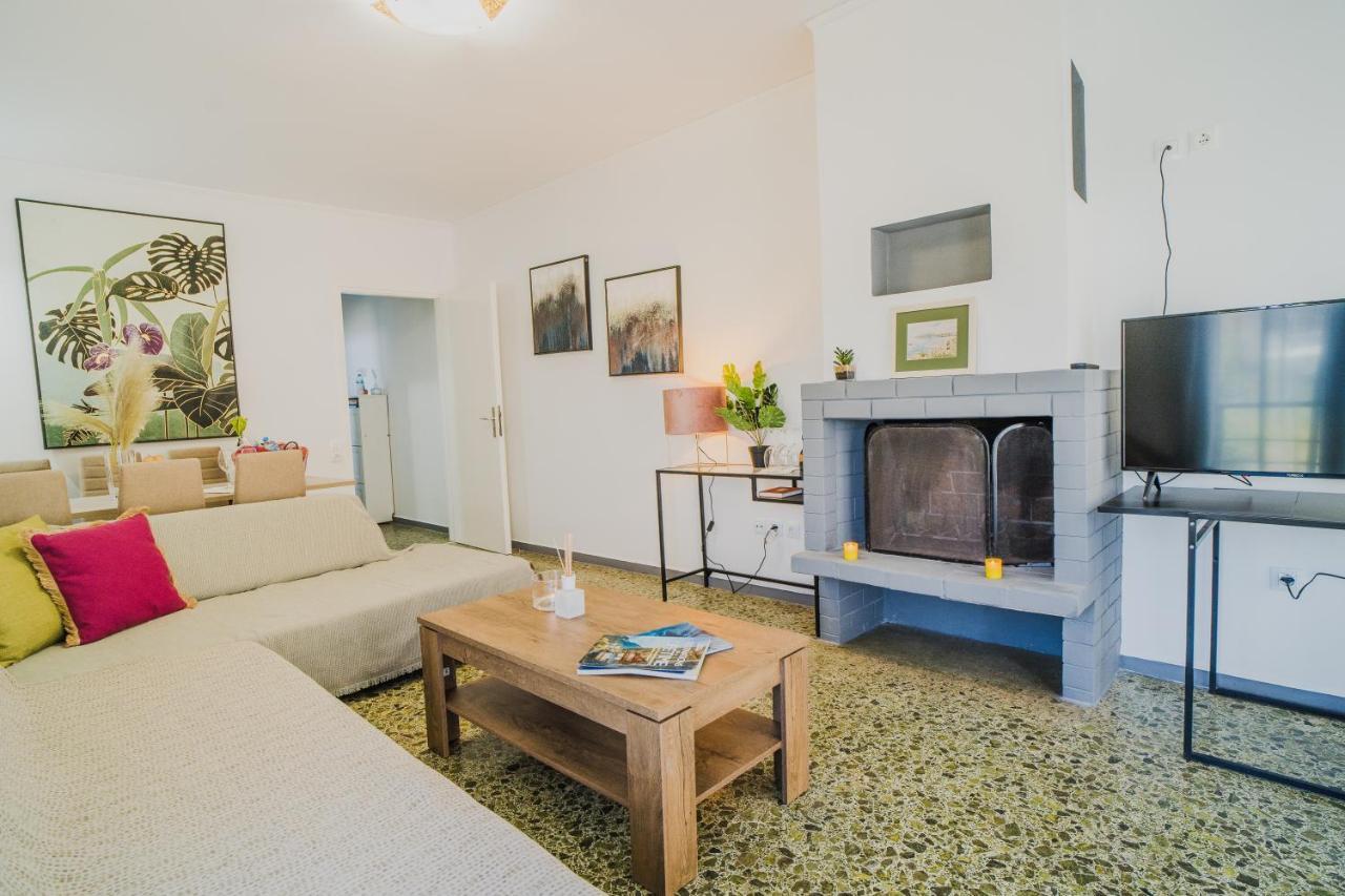 Green Apartment Ground Floor Feel Like Home Properties Saronida المظهر الخارجي الصورة