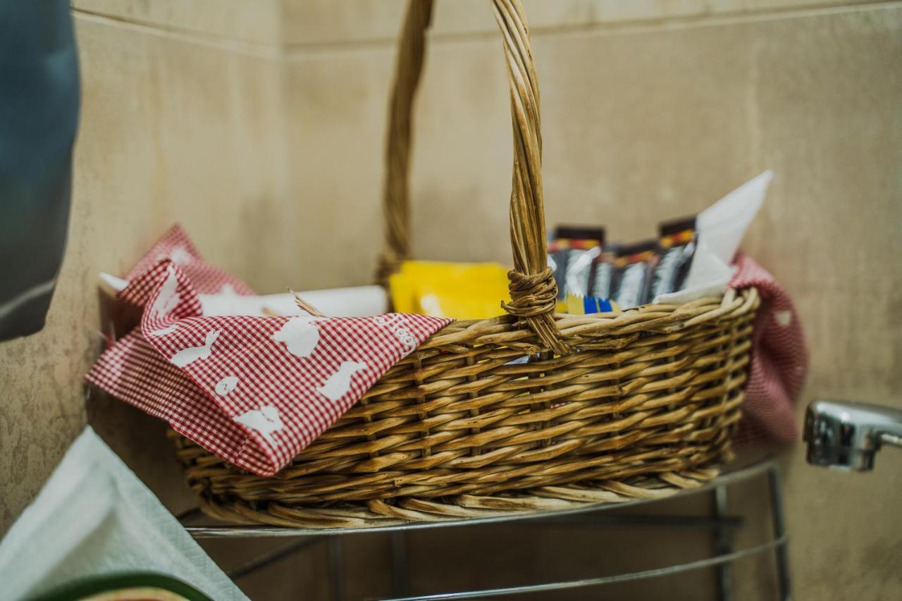 Green Apartment Ground Floor Feel Like Home Properties Saronida المظهر الخارجي الصورة